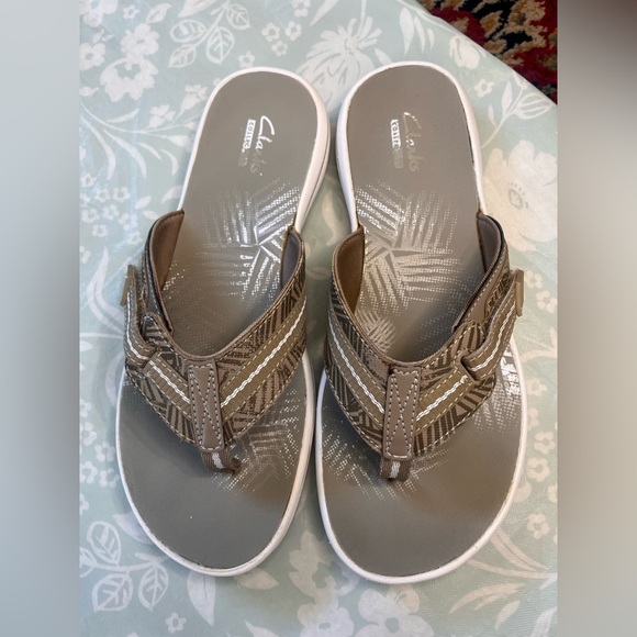 Clarks Women's Brown Sandals Size 7M - Picture 1 of 14